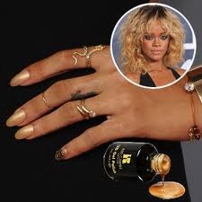 [Rihannas-Gold-Nails3.jpg]
