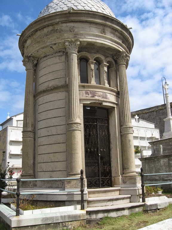 [Cementerios%2520de%2520Luarca%2520070%255B4%255D.jpg]