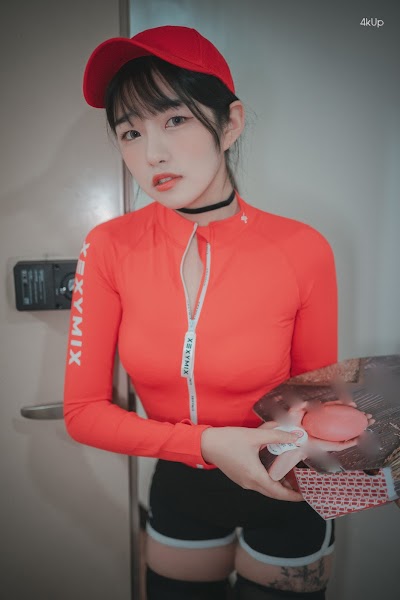 DJAWA Photo – Sonson (손손) Pizza Girl