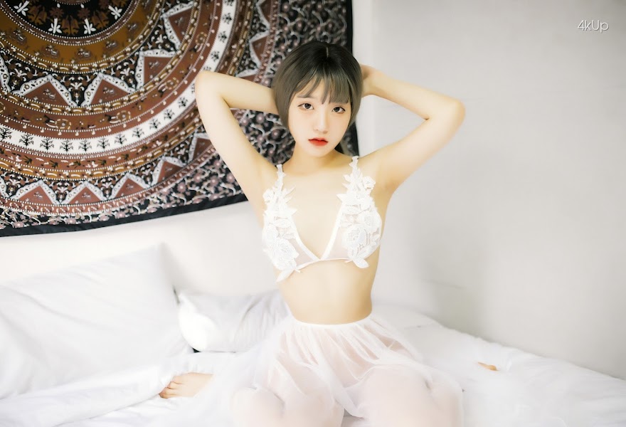 Jeong Jenny (정제니) – Jenny’s maturity – Moon Night Snap
