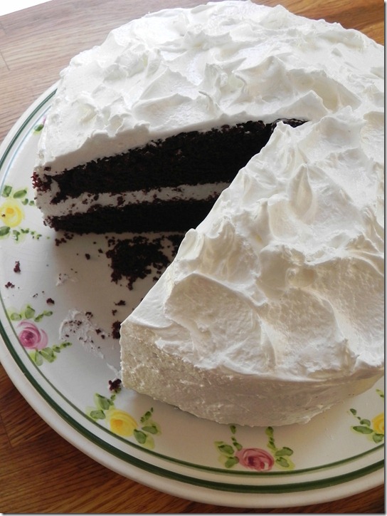hershey's-perfectly-chocolate-cake-with-fluffy-white-icing-1
