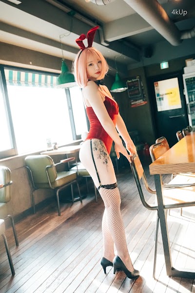 [Loozy] Son Ye-Eun (손예은) Tainted Love Bar