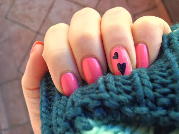 nails_heart_pink_black