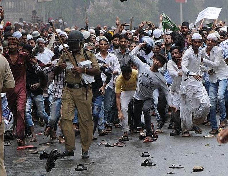 [Azad-Maidan-Rioters-Mumbai%255B2%255D.jpg]