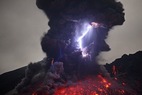 Vulcano em Erupção 07