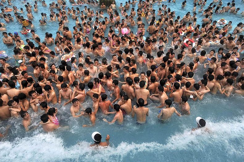 crowded-swimming-pools-6