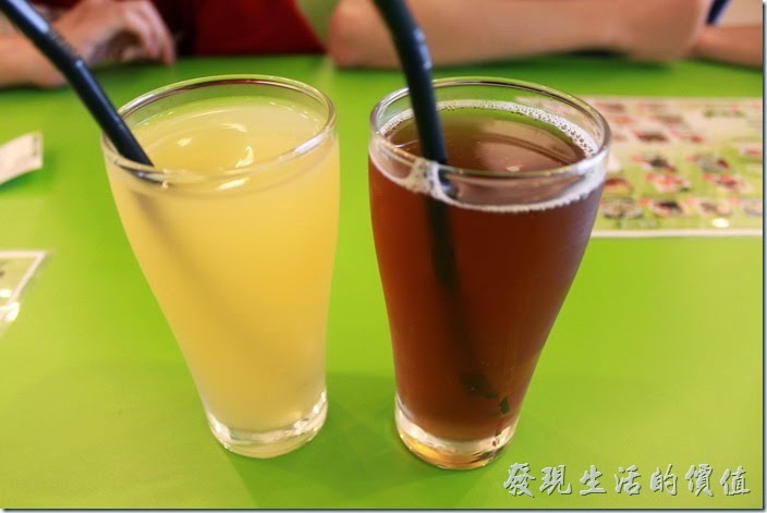 台南-越泰太。檸檬紅茶與密香綠茶，這裡的飲料普普而已，有點太甜了，而且也只有300ml的杯子。
