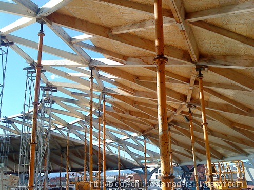 Cúpula de madera laminada y kerto