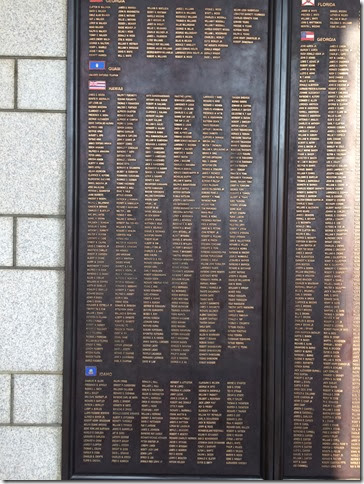 2014-01-23 10.18.25 夏威夷的陣亡將士名單 看得出有華人 還有日本人