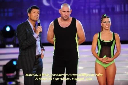 Marcelo, la Mole y so¤adora escuchan al Negro de Zaire.JPG