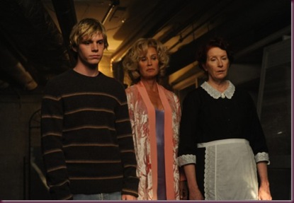 AMERICAN-HORROR-STORY-FX-Home-Invasion-4-550x366
