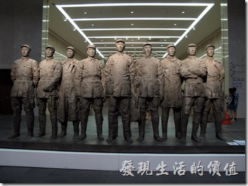 上海-中華藝術宮。紅軍長征的將領們。看到這個，我無言了….