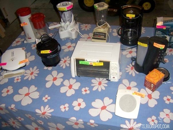 [garage-sale-display4.jpg]