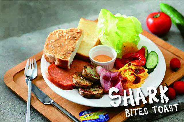 鯊魚咬土司 - Shā Yú Yǎo Tǔ Sī (Shark bites toast) - Happy 