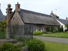 kinrossie cottage and mercat cross
