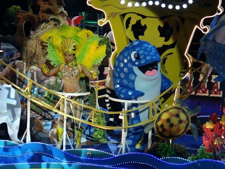 Parada Anul Nou Chinezesc: Dansatoare samba asiatica