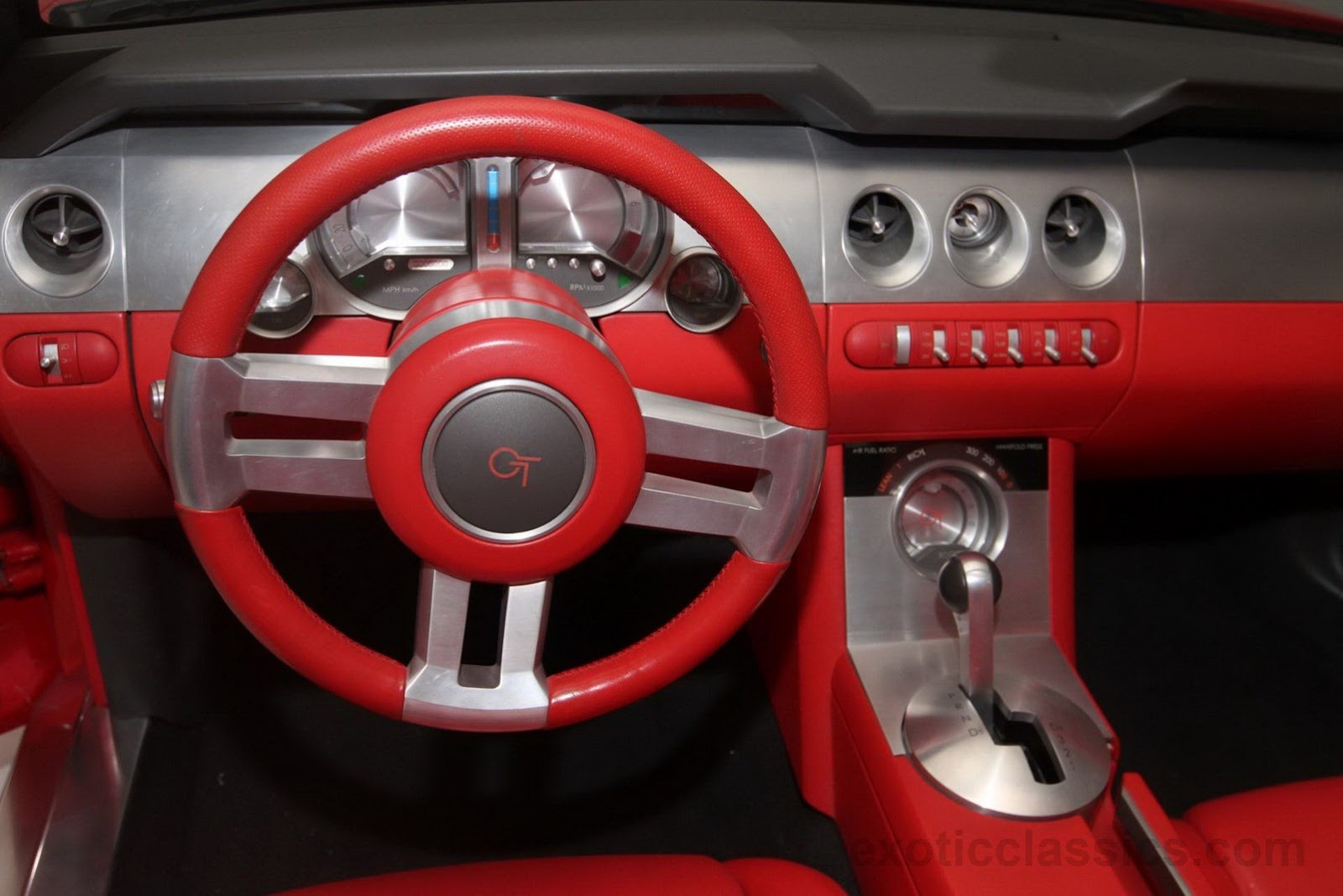 [2004-Ford-Mustang-GT-Convertible-Concept-18%255B4%255D.jpg]
