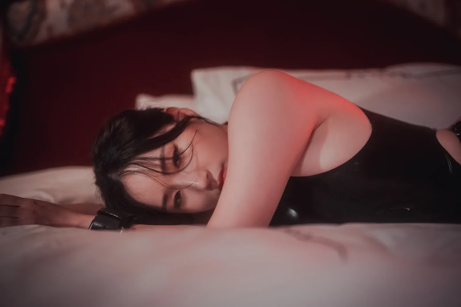 DJAWA Photo – Pia (피아) “Cling to Latex”
