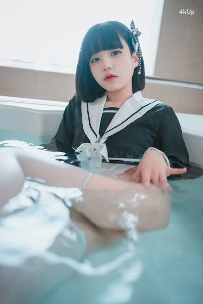 DJAWA Photo – Jeong Jenny (정제니) “Swimming Lessons #12”