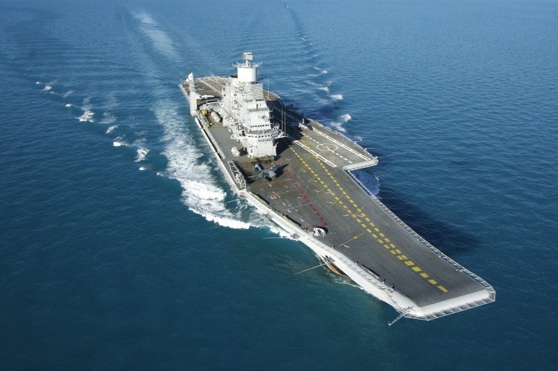 Aircraft-Carrier-INS-Vikramaditya-Indian-Navy-01-R