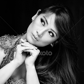 Black & White by IMAGHERY PHOTOWORK - People Portraits of Women