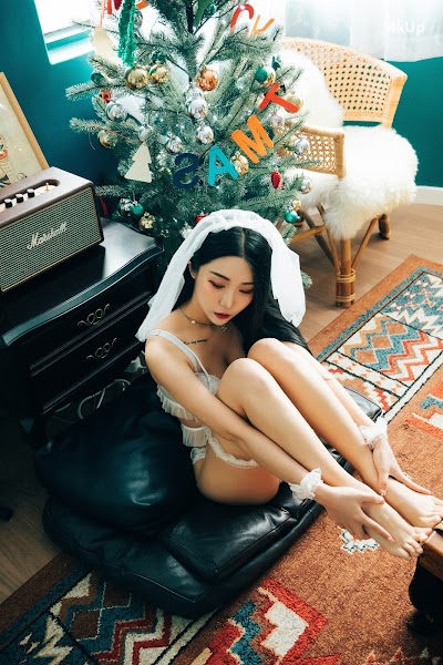 [Loozy] Bomi (보미) Holiday