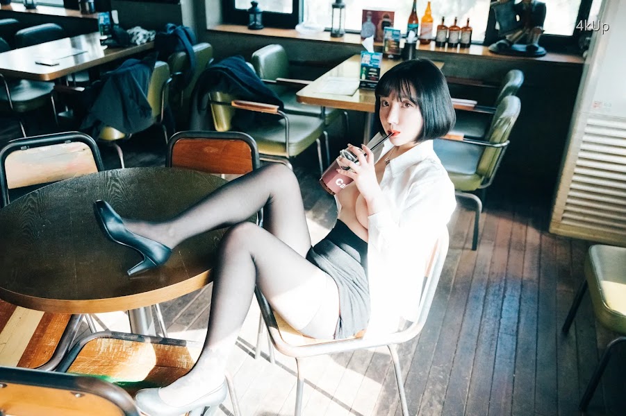 [Loozy] Son Ye-Eun (손예은) Tainted Love Bar