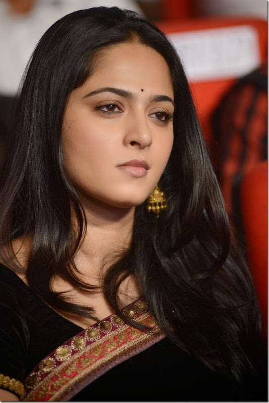 Anushka_shetty at varna audio release function (1)