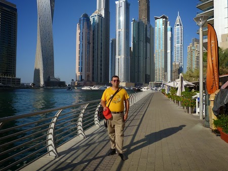 25. Prin Dubai Marina.JPG