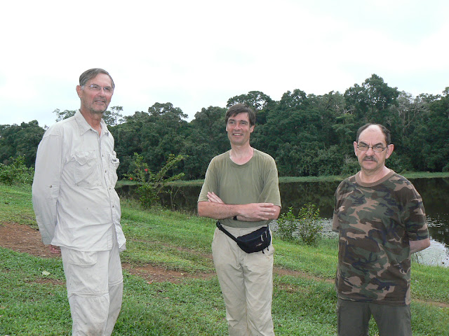 Entomologistes de l'ALF devant la Nyong. Ebogo (Cameroun), 22 avril 2013. Photo : C. Renoton