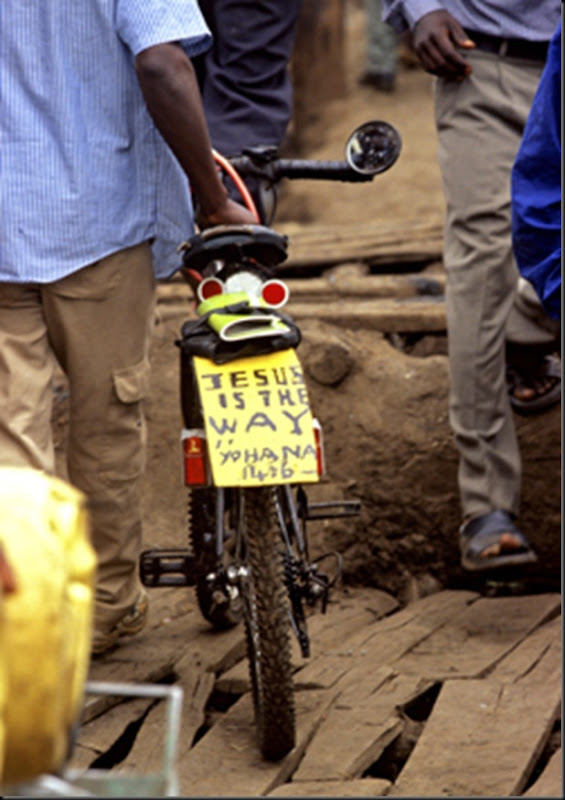 Kenya - Nairobi, art in arrival from the shanty towns