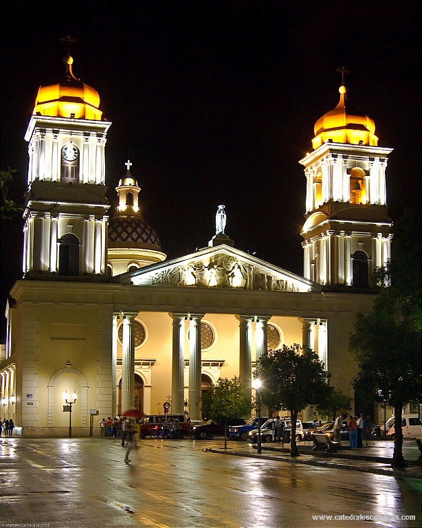 [Catedral-de-San-Miguel-de-Tucum%25C3%25A1n-de-noche%255B5%255D.jpg]