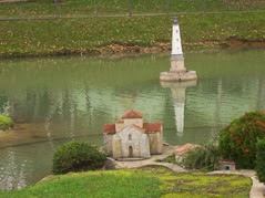 2013.10.25-063 église de Talmont et phare de Cordouan