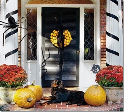 pumpkin-wreath-on-door-x southernliving