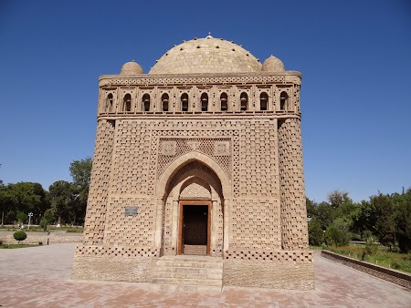 03. Mausoleul Ismail Samani.JPG