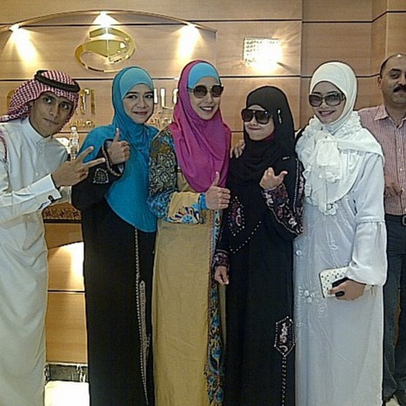 GAMBAR HELIZA HELMI, IRMA HASMIE, DIANA AMIR DAN YATT HAMZAH MENGERJAKAN UMRAH