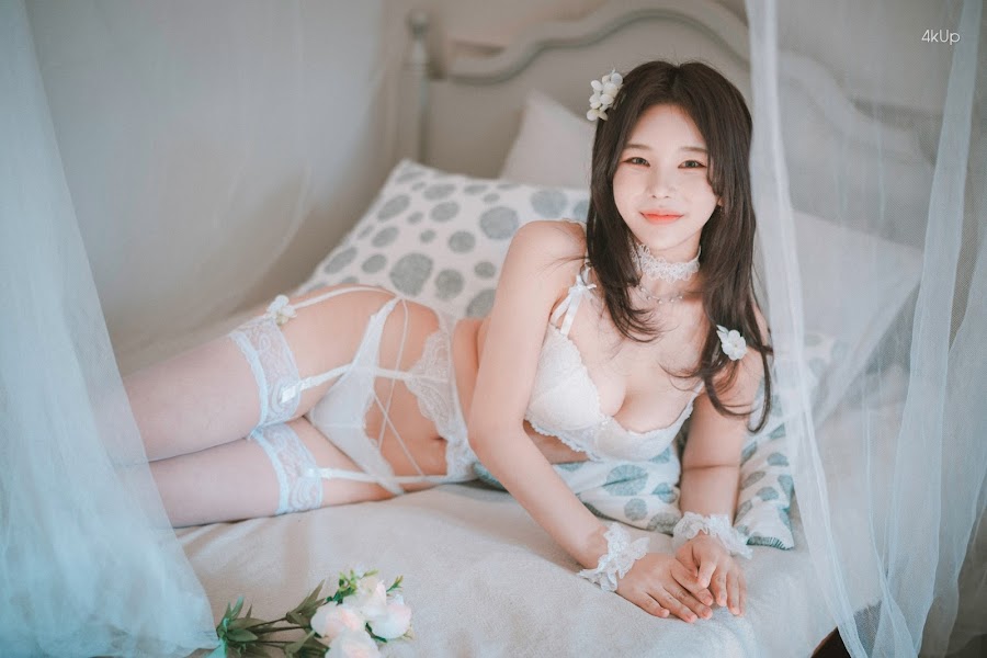 DJAWA Photo – Zzyuri (쮸리) Alluring White