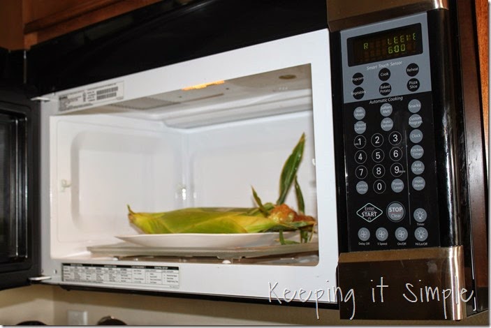 how-to-microwave-corn-on-the-cob (1)