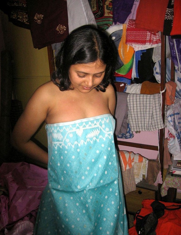 [Desi-Girls-Nude-Indian-Sex-Blog-92.jpg]