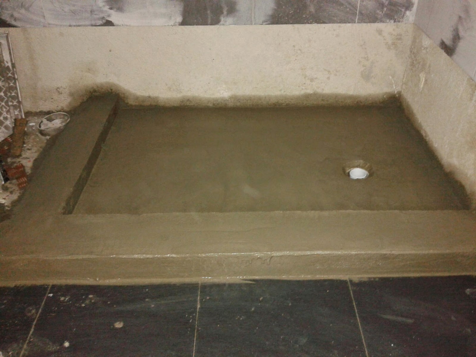 Preparação de base de duche para aplicação de microcimento