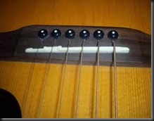 guitarra acustica puente cuerdas metal