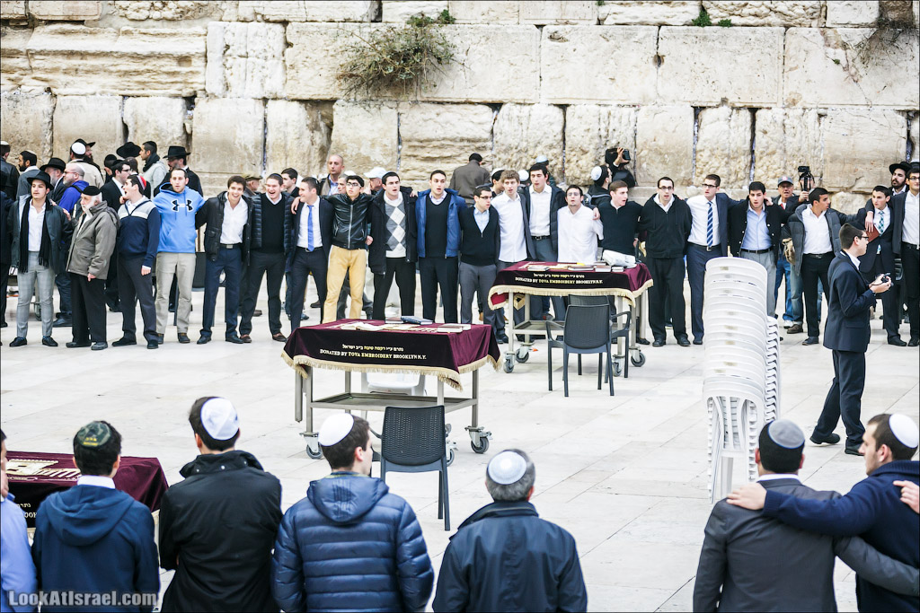 Ханука в старом городе в Иерусалиме. LookAtIsrael.com - Фото путешествия по Израилю | Hanukkah in Old City of Jerusalem | חנוכה בעיר העתיקה ירושלים
