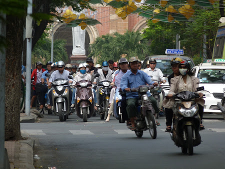 5. faimoasele motociclete din Saigon.JPG