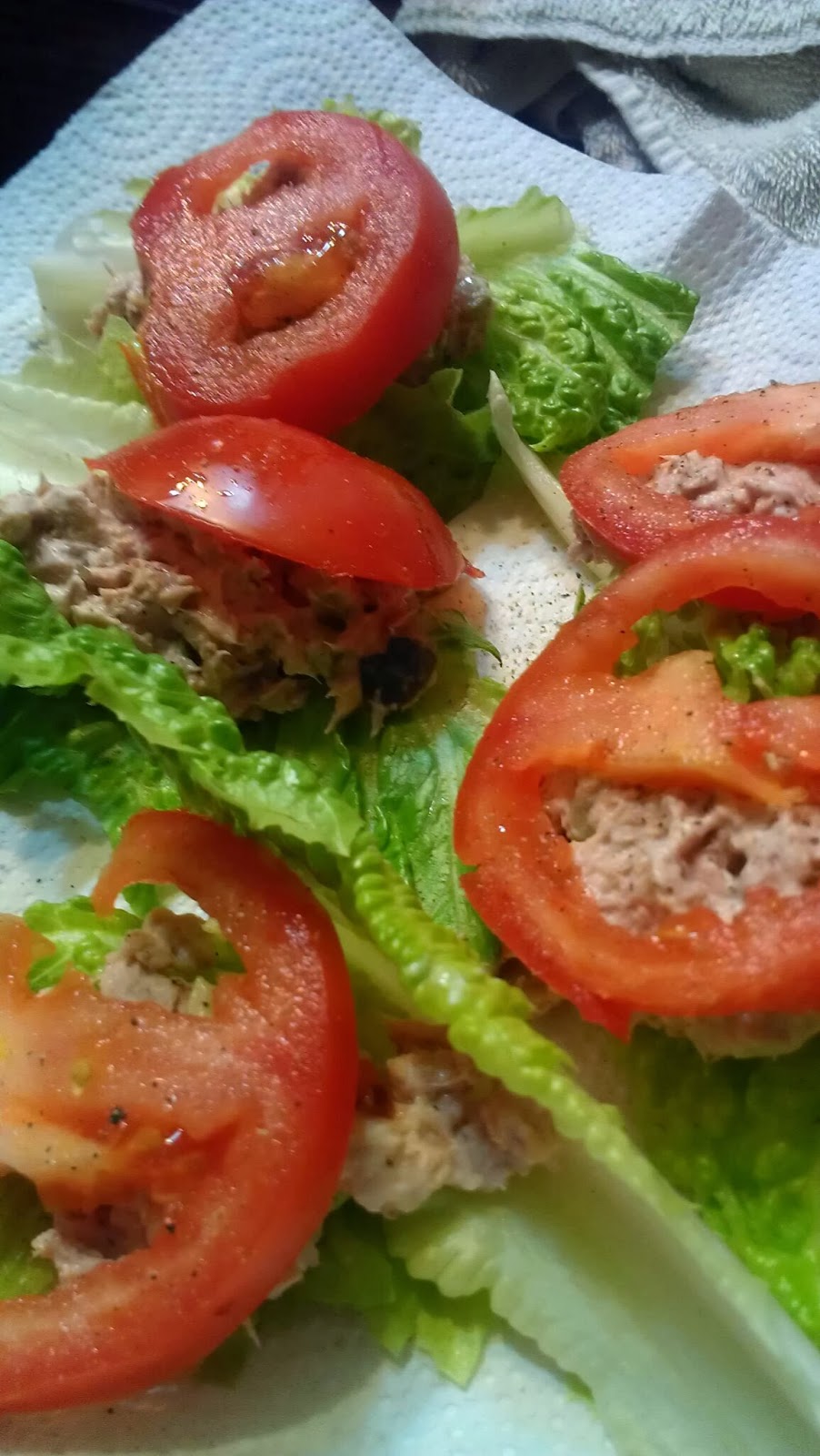 Whats for dinner Tuna olive oil mayo romaine n tomato