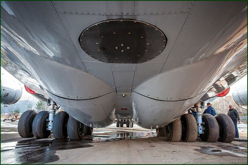 Фотографии тяжелого военно-транспортного самолета Ил-76МД-90А.