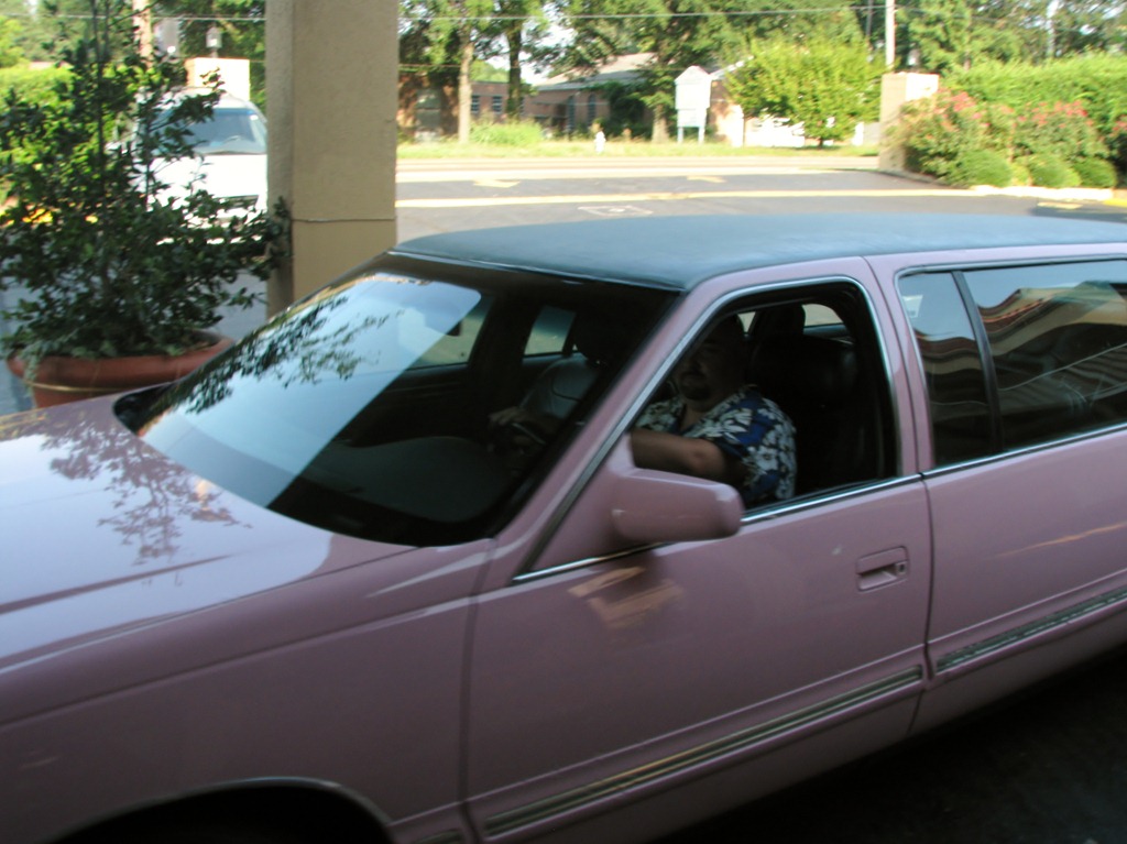 [8092%2520pink%2520limo%2520from%2520Marlowe%2527s%2520Ribs%2520%2526%2520Restaraunt%2520%2528our%2520free%2520ride%2529%2520-%2520Memphis%252C%2520Tennessee%255B3%255D.jpg]