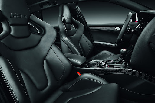 2013-Audi-RS4-Avant-15.jpg