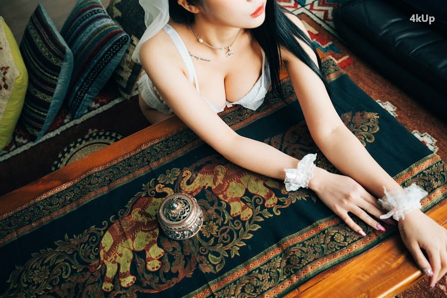 [Loozy] Bomi (보미) Holiday