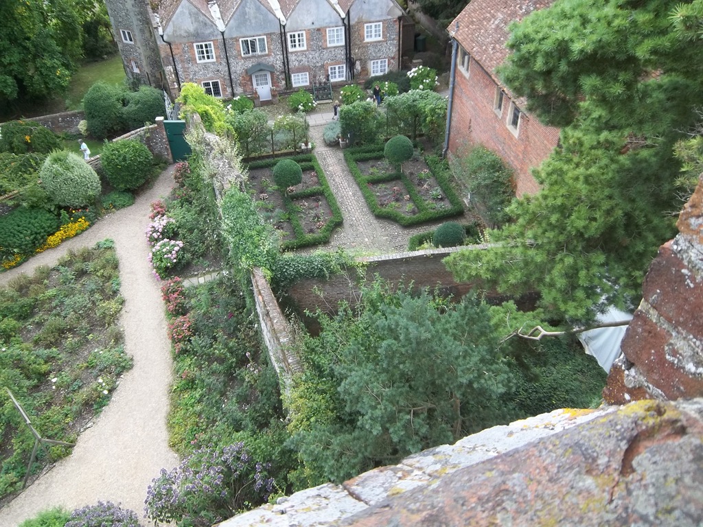 [100_4280--The-gardens-from-the-Tower%255B1%255D.jpg]