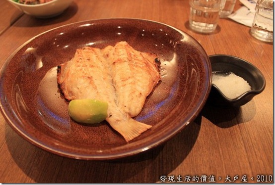 台南大戶屋，紅石斑魚，肉質超細嫰的，魚肉滿大一隻，但很容易涼掉趁熱吃，涼了真的就不好吃了。